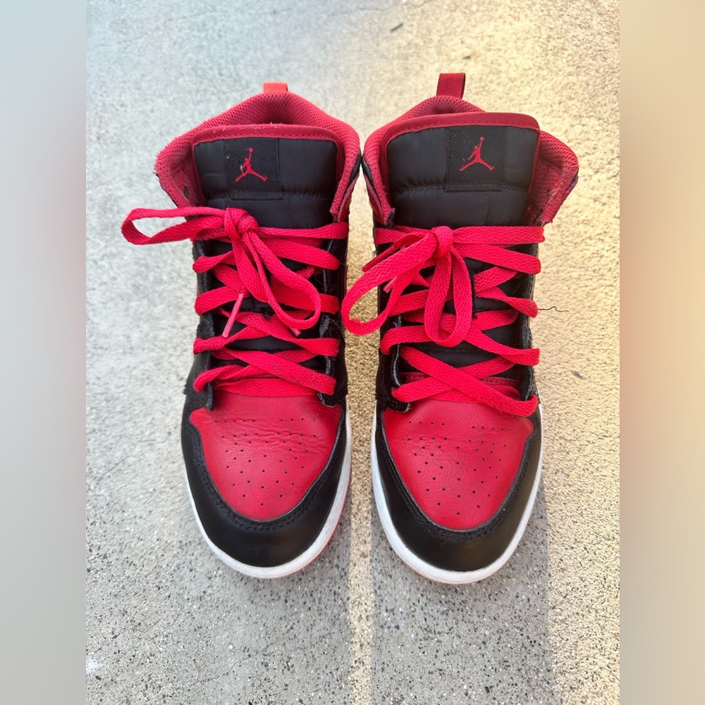 Jordan Kids 2.5 black and Red